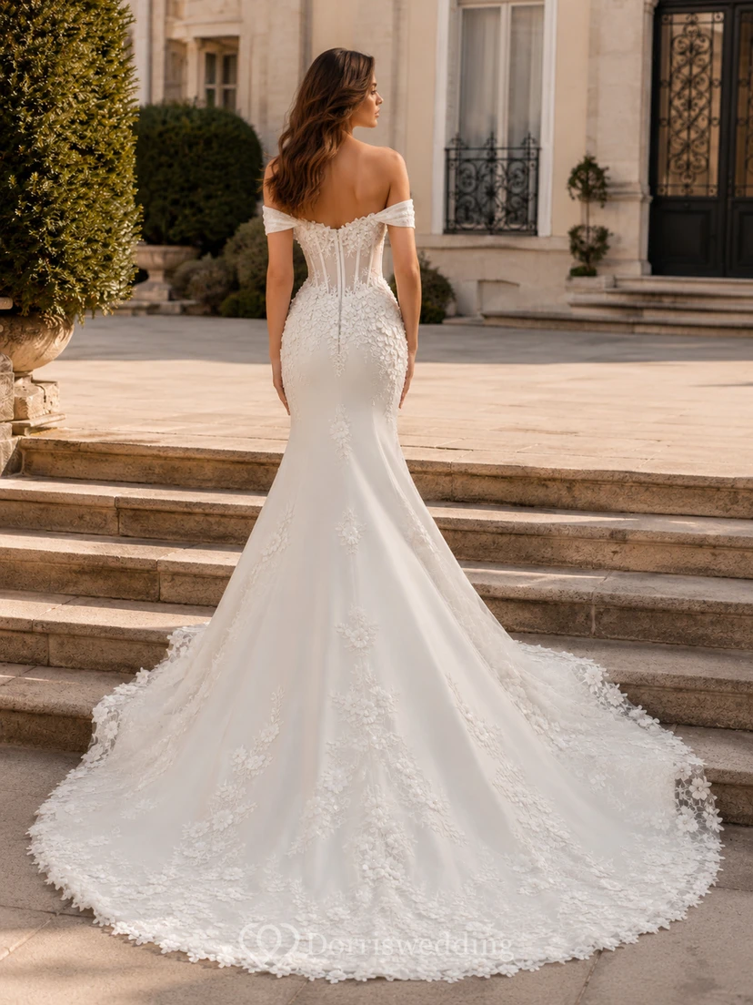 Robe de mariée sirène élégante en satin et dentelle, épaules dénudées, manches courtes, traîne chapelle et godets, idéale pour une salle de bal. view 2