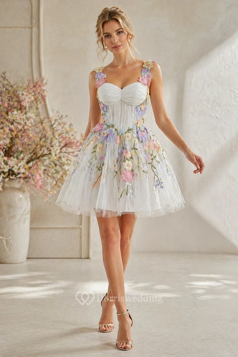 Vestido blanco sin tirantes con bordado floral