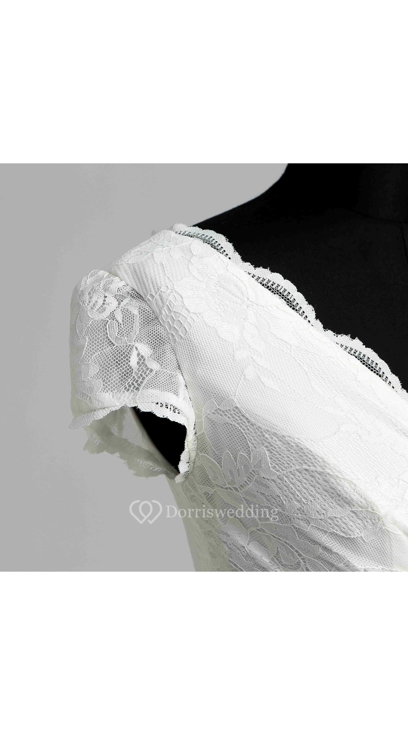 Robe de mariée en dentelle, coupe trapèze, décolleté en V festonné, manches courtes illusion, longueur au sol view 13
