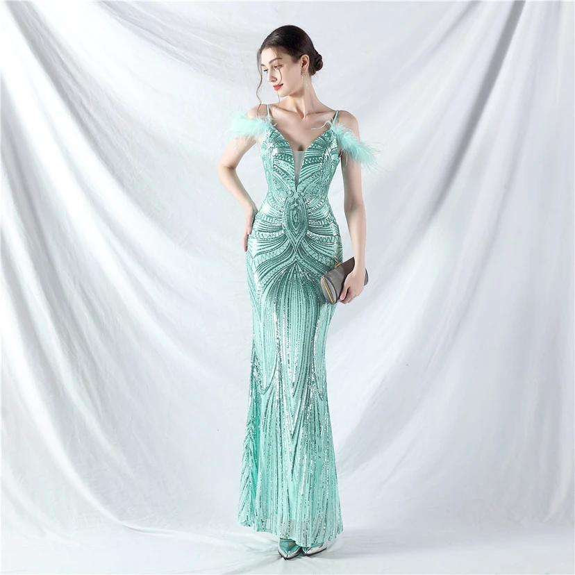Vestido de noche con cuentas florales y plumas de avestruz elaboradas artesanalmente view 60