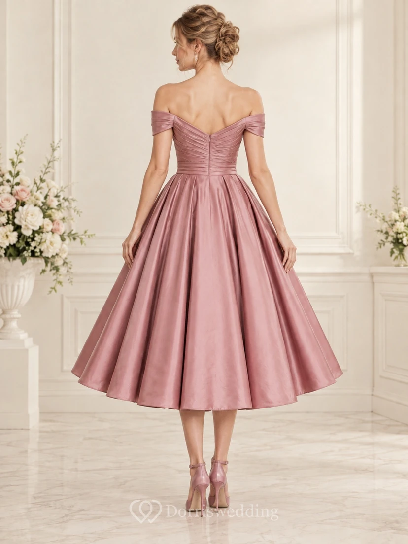 Robe de bal vintage rose poudré longueur thé en satin froncé à épaules dénudées et épaules dénudées view 2