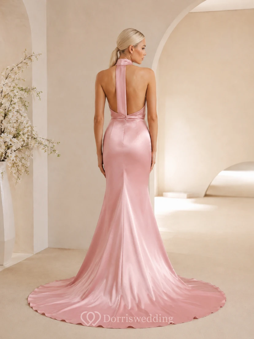 Vestido de novia de satén rosa rubor con cuello halter alto y espalda en V profunda. view 2