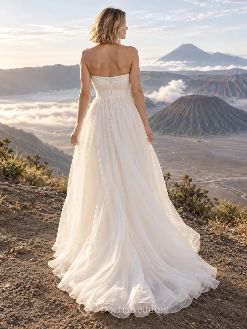 Einfaches, gerades, trägerloses, leicht gerafftes A-Linien-Brautkleid für die Hochzeit im Ausland view 2
