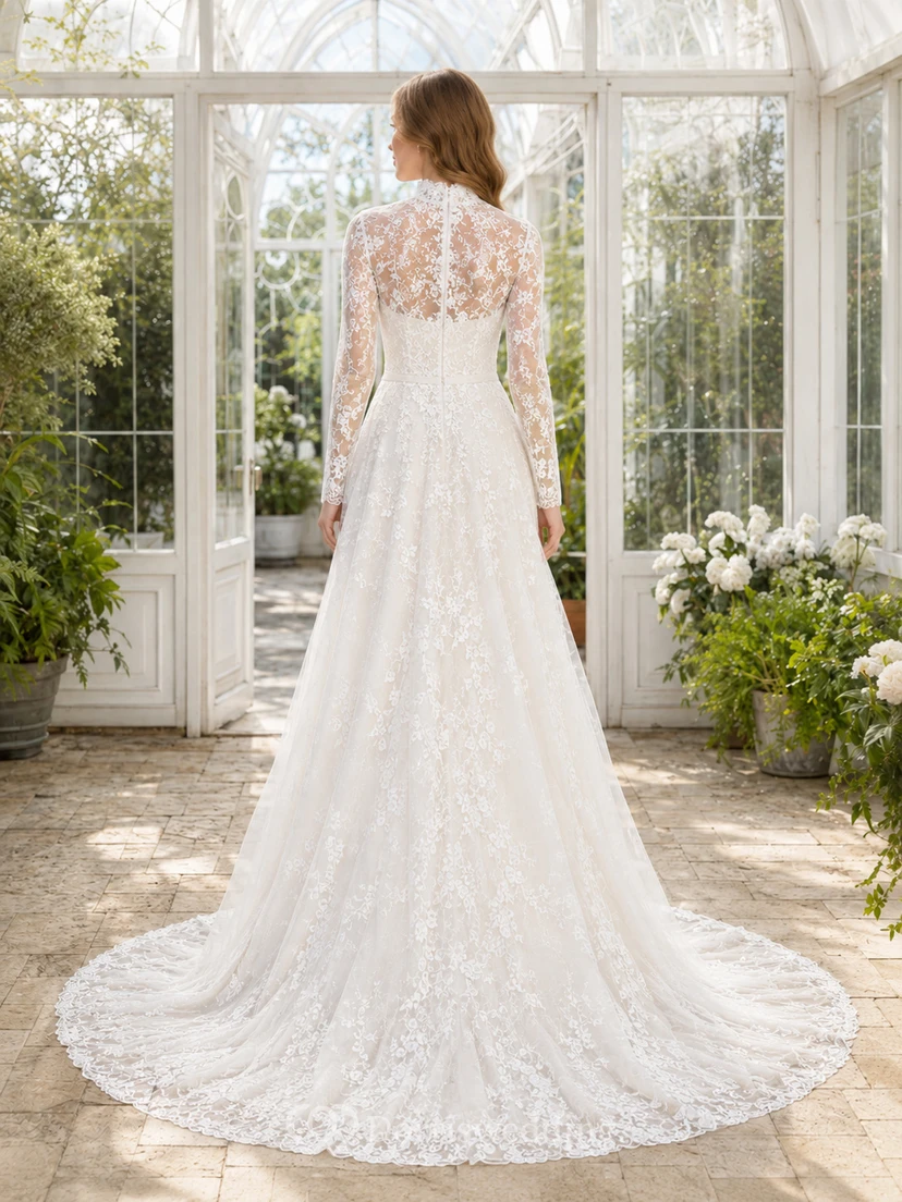 Vestido de novia bohemio modesto de cuello alto, manga larga de encaje ilusión, tul, corte en A, cola capilla view 2