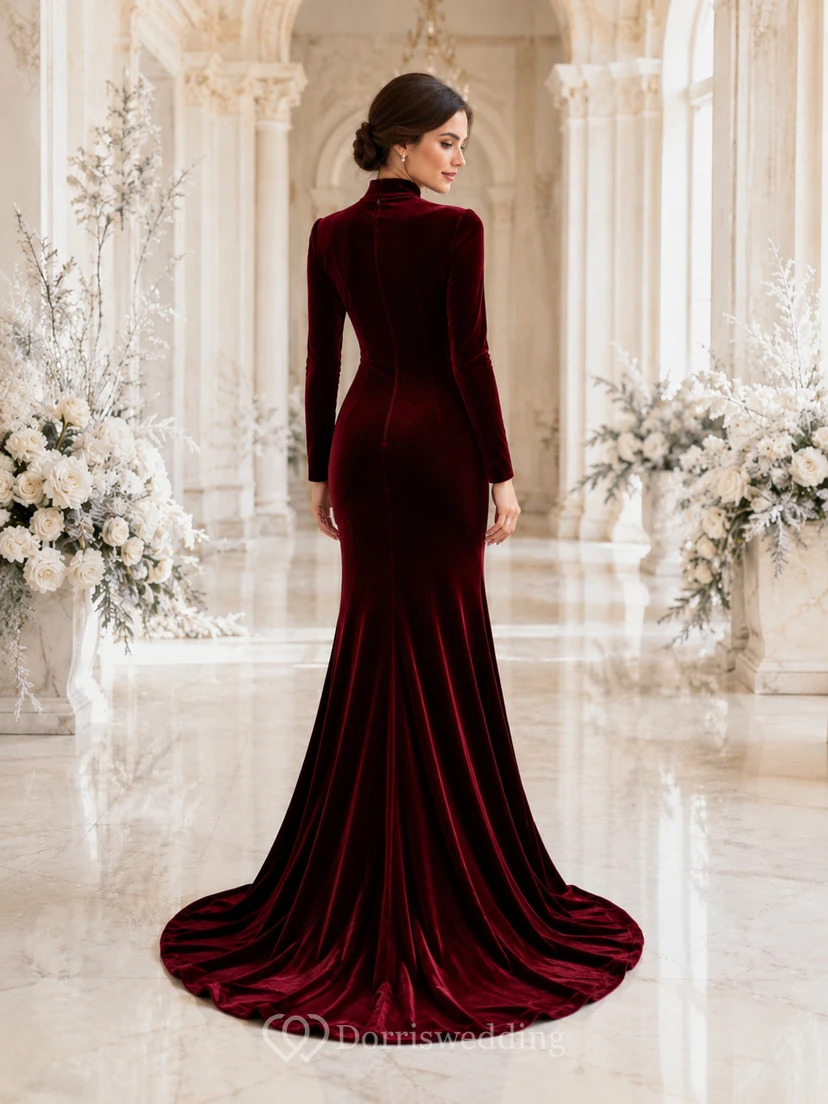 Robe de mariée sirène en velours bordeaux à col montant et manches longues view 2