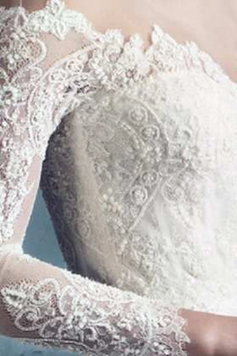 Robe longue en dentelle à épaules dénudées et manches longues view 5