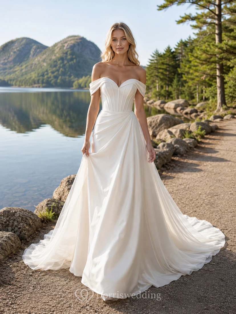 Robe de mariée en satin mousseline drapé à épaules dénudées, coupe trapèze, traîne chapelle, style bord de lac
