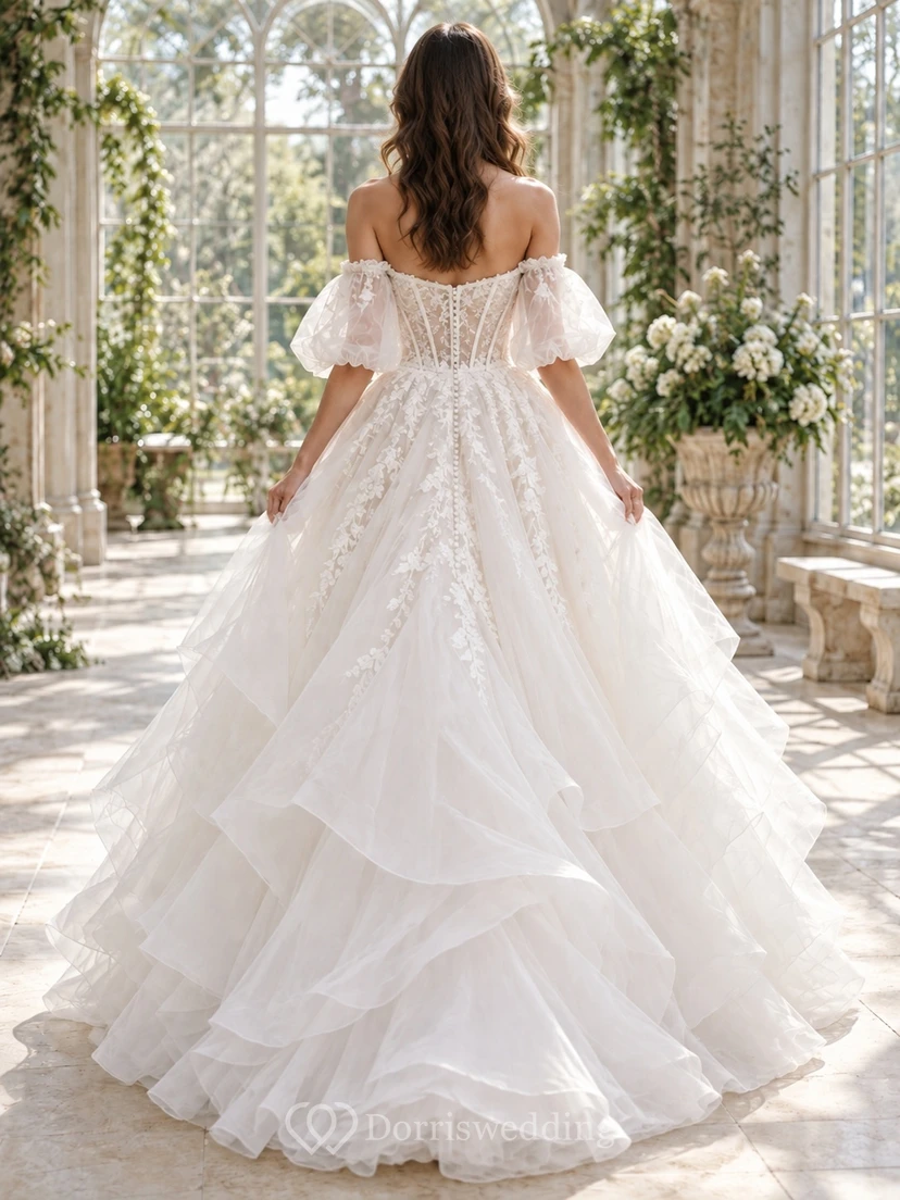Romantisches, bodenlanges Ballkleid aus Organza mit floralem Oberteil, schulterfreiem Oberteil, kurzen Ärmeln und Stufenrock view 2