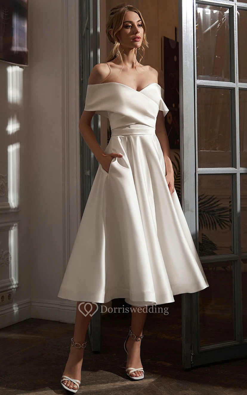 Elegantes schulterfreies Empire-A-Linien-Brautkleid aus Satin in Teelänge view 4