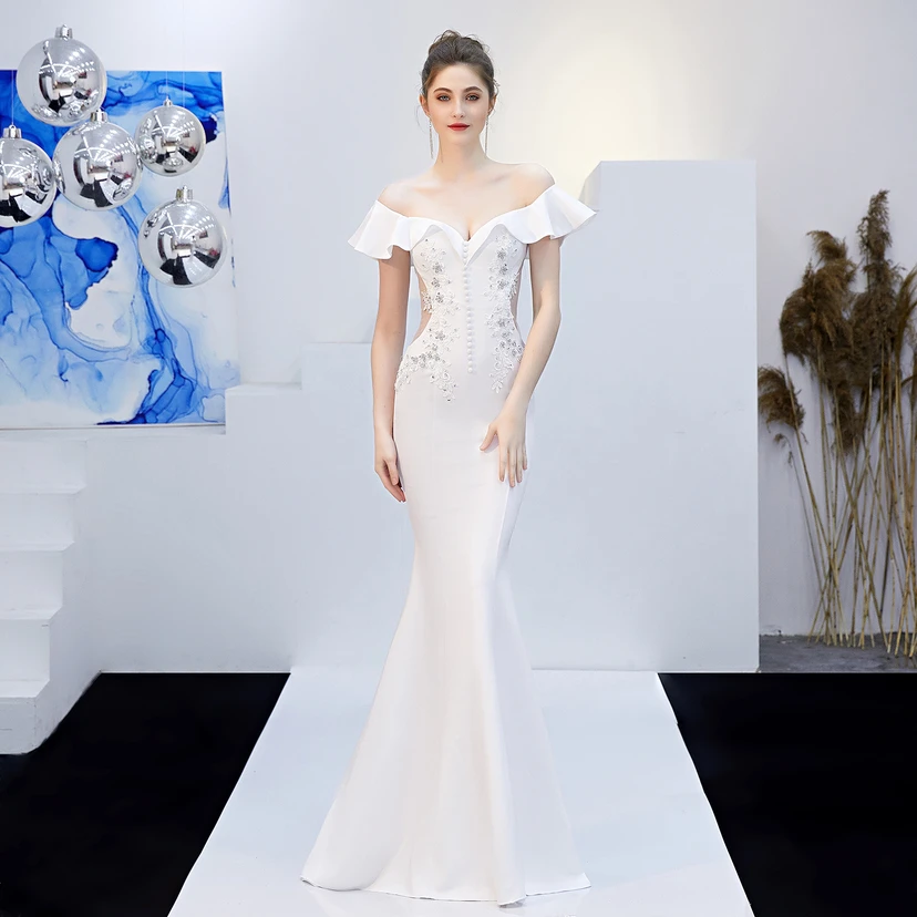 Robe de mariée longue rouge asymétrique à une épaule, coupe sirène, idéale pour un banquet ou une soirée de mariage. view 3