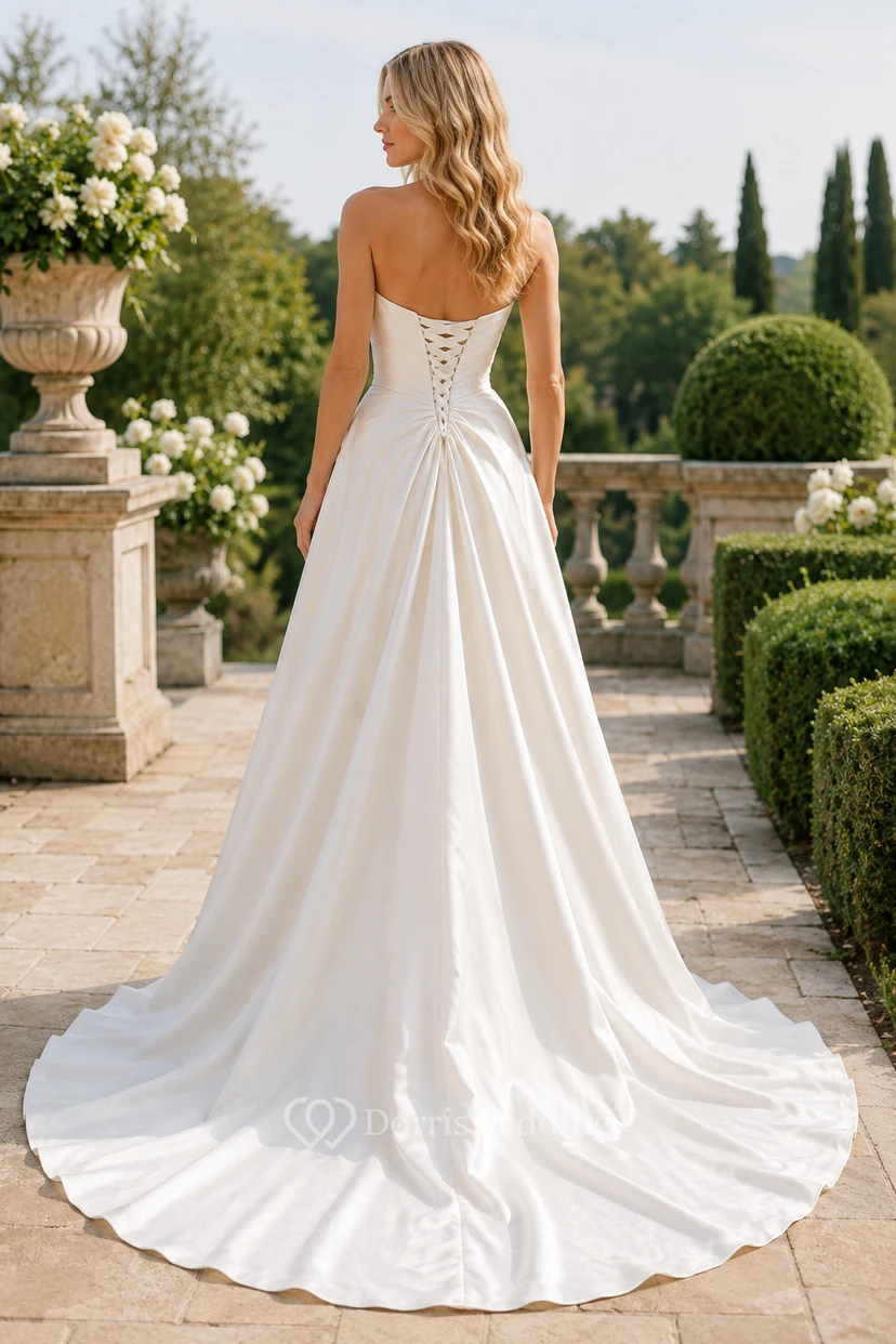 Brautkleid aus Satin, Ballkleid, trägerlos, Herzausschnitt, Schleppe view 2