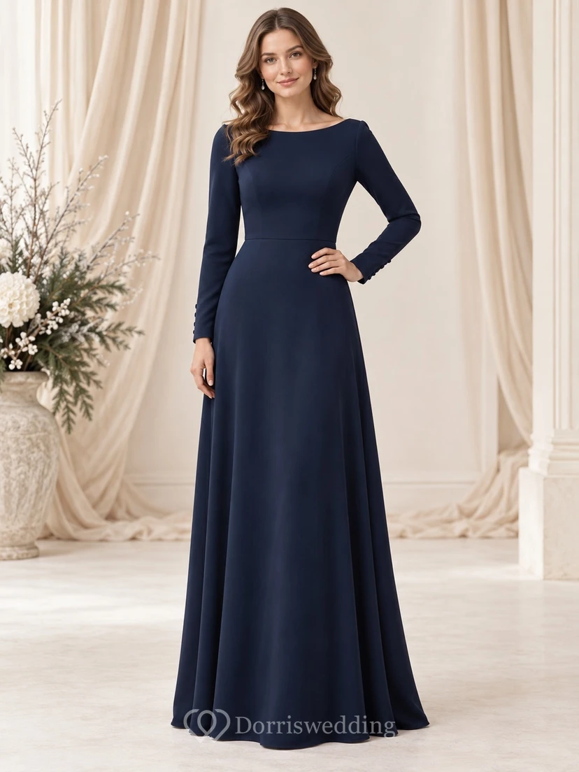 Vestido de dama de honor de crepé azul medianoche de manga larga y escote barco.