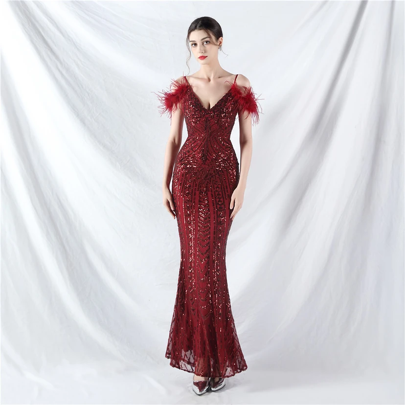 Robe de soirée haut de gamme ornée de perles florales et de plumes d'autruche. view 10