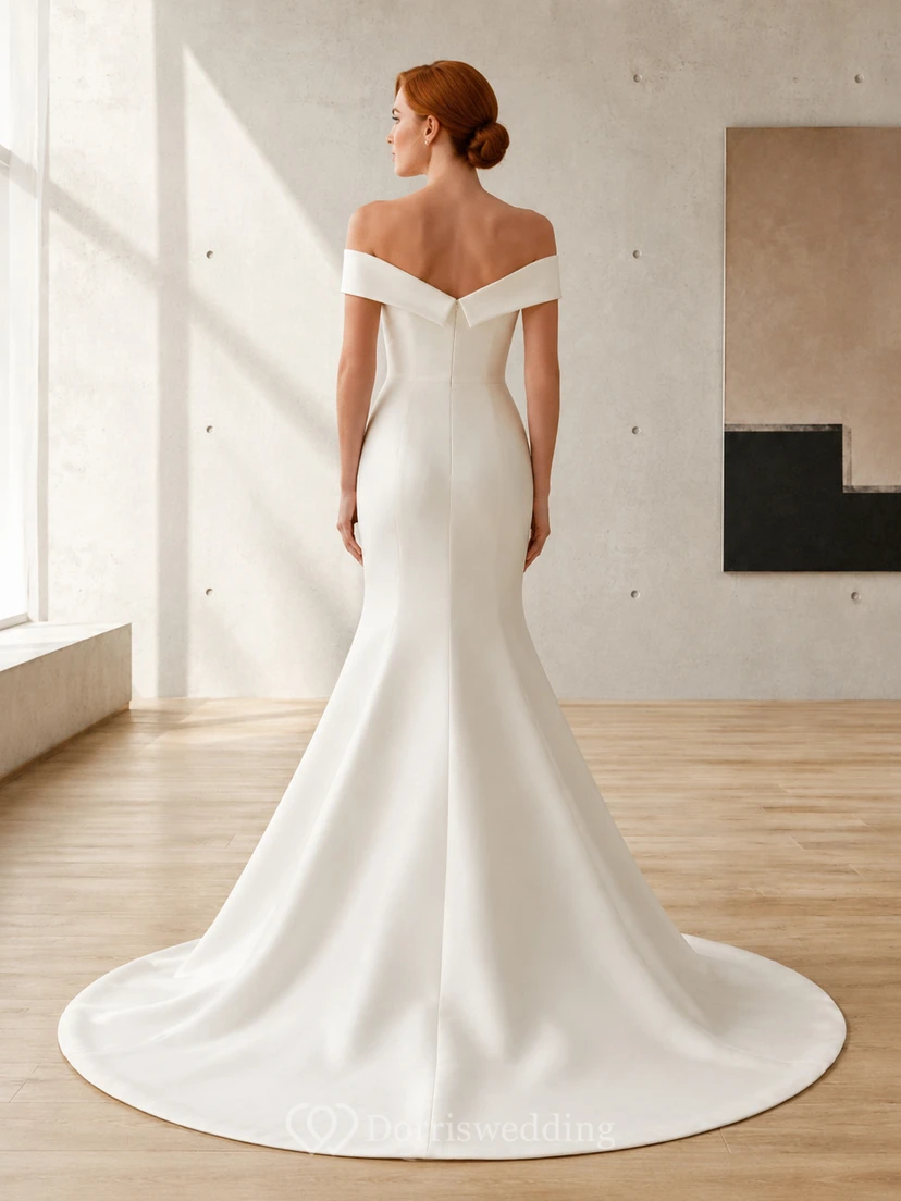 Brautkleid aus Satin, A-Linie, trägerlos, mit Schleppe view 2