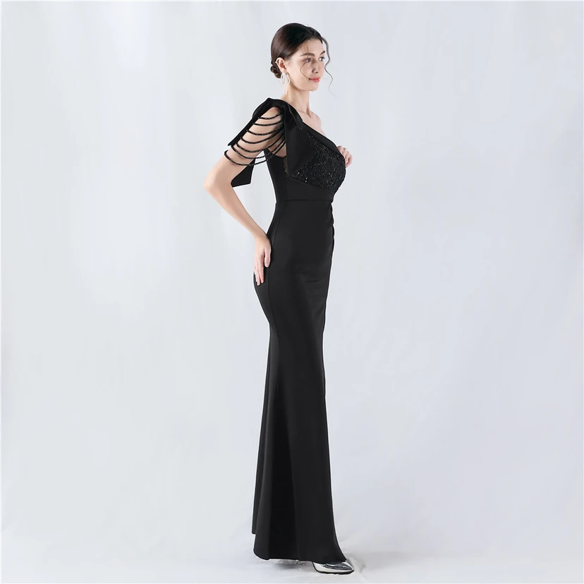Vestido de noche de satén de alta gama con encaje de diamantes y diseño artesanal. view 24