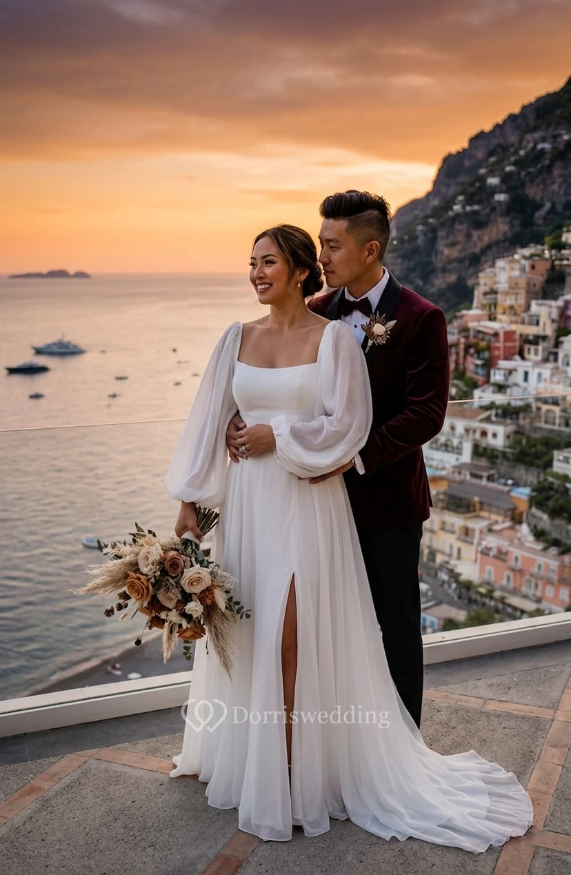 Robe de mariée grande taille à col carré, manches longues, jupe en mousseline et fente sur le devant.