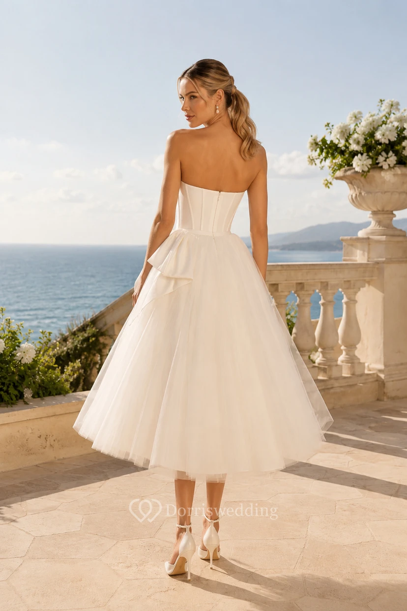 Trägerloses, herzförmiges Tüll-Hochzeitskleid in Teelänge view 2
