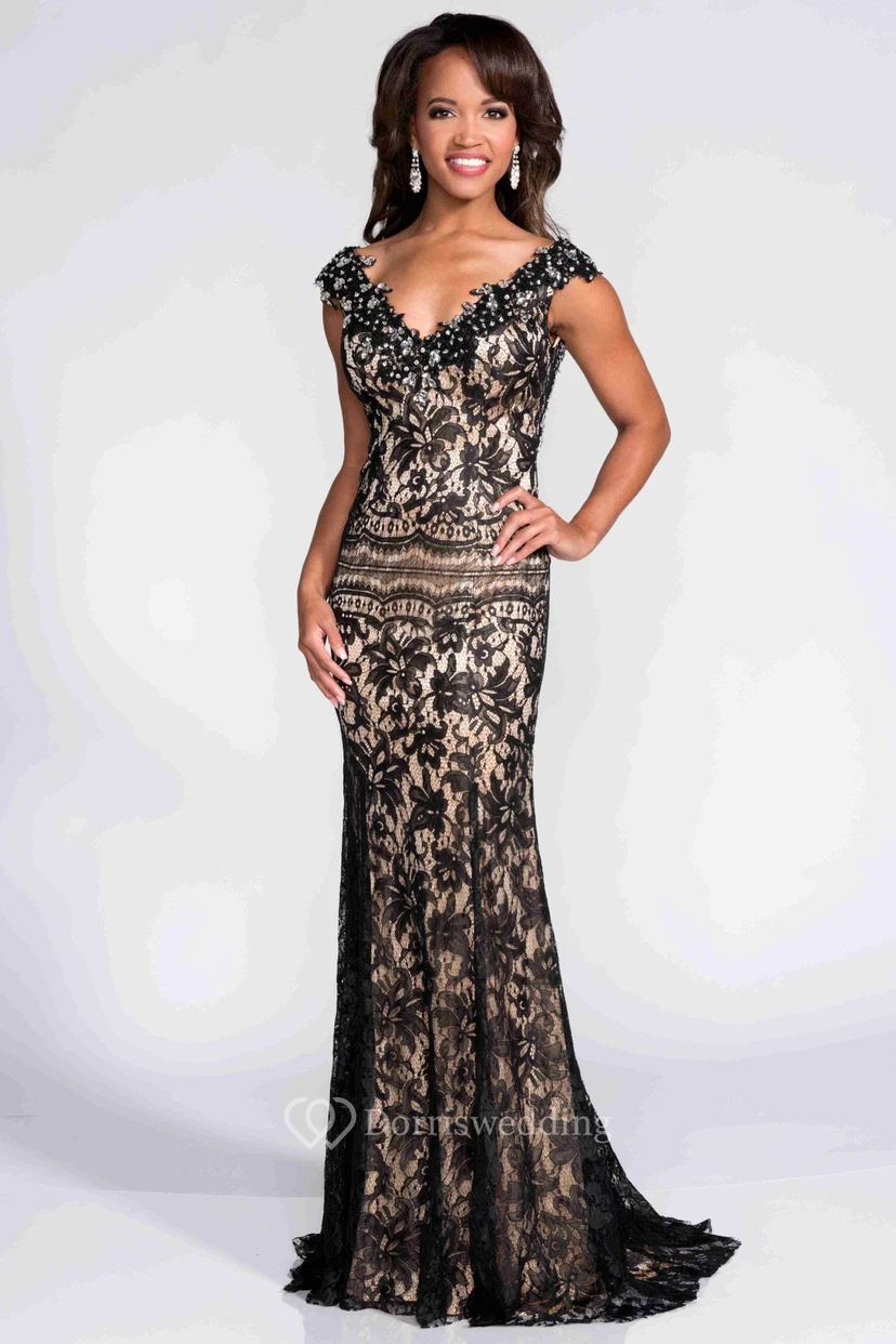 Robe de bal fourreau en dentelle dos nu à manches courtes et col en V
