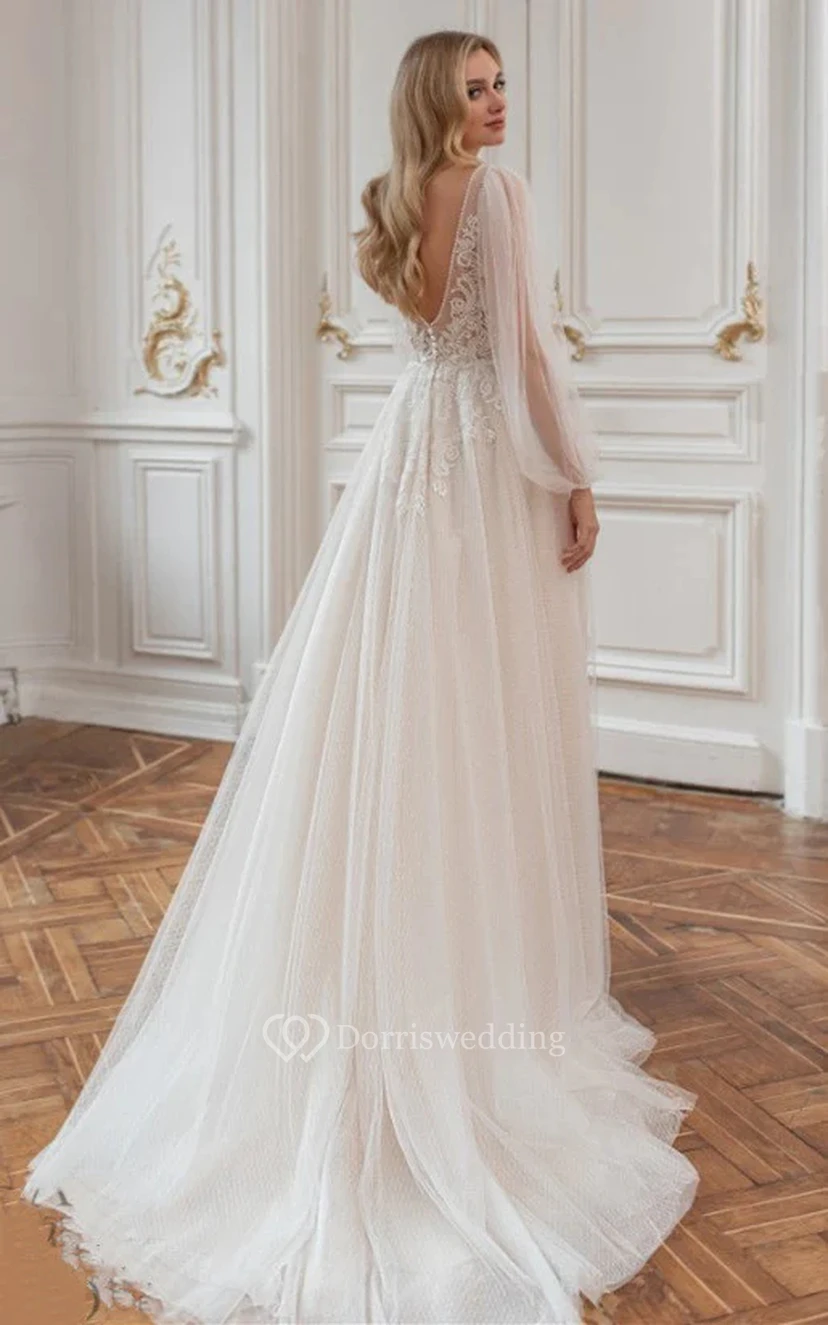 Robe de mariée vaporeuse à manches longues, coupe empire, plissée en dentelle, effet illusion empire, style vaporeux. view 2