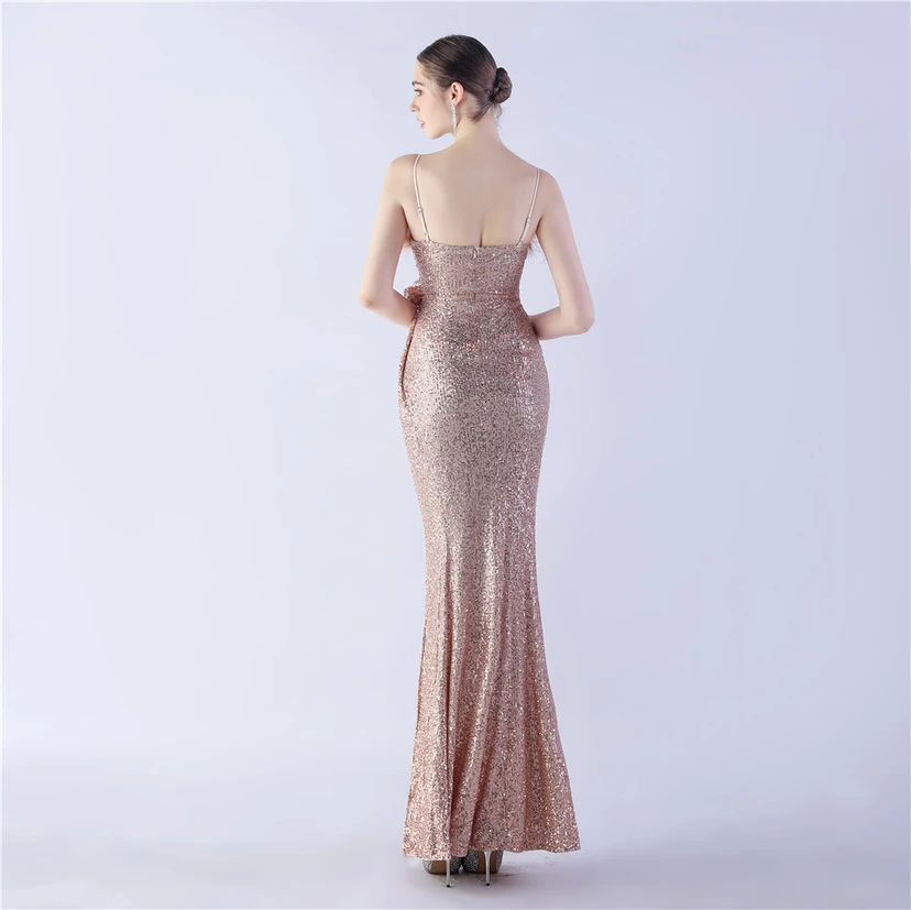 Vestido de noche de alta gama para bodas, con flores y detalles de plumas de avestruz. view 6