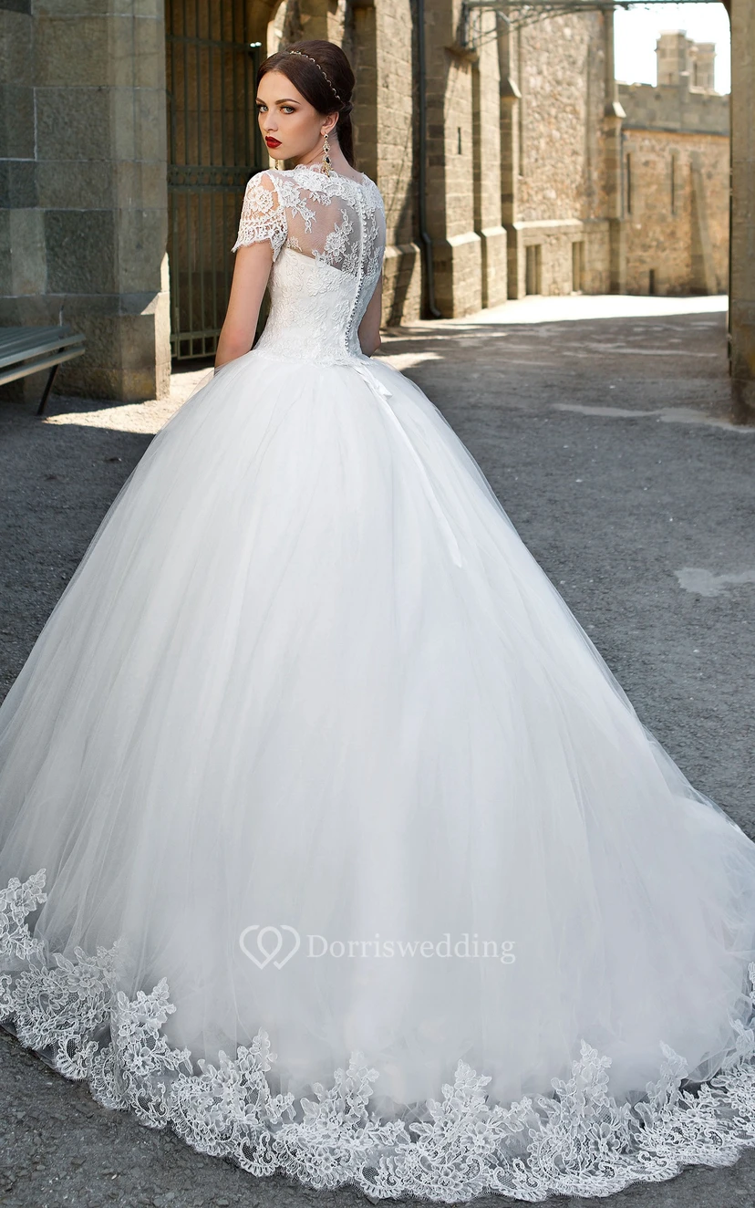 Langes Ballkleid mit V-Ausschnitt, kurzen Ärmeln, Reißverschluss, Tüll und Applikationen view 2