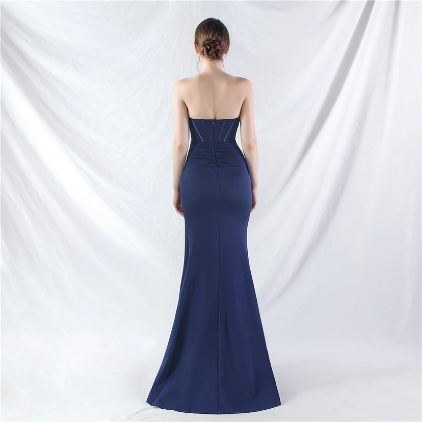 Fischgrätmusterweste, tailliertes Satinkleid mit Faltenwurf, handgefertigtes High-End-Abendkleid mit Straußenfedern view 15