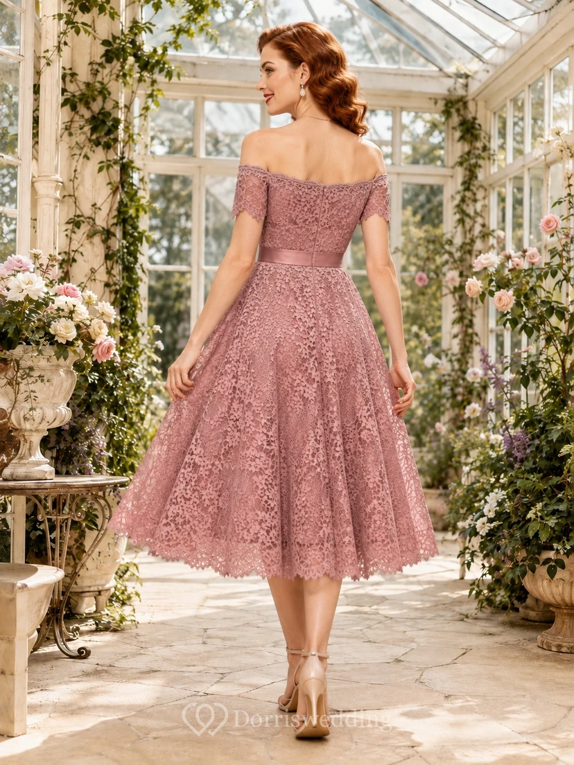 Robe vintage rose poudré à épaules dénudées, manches courtes, en dentelle florale, coupe trapèze, longueur thé view 2