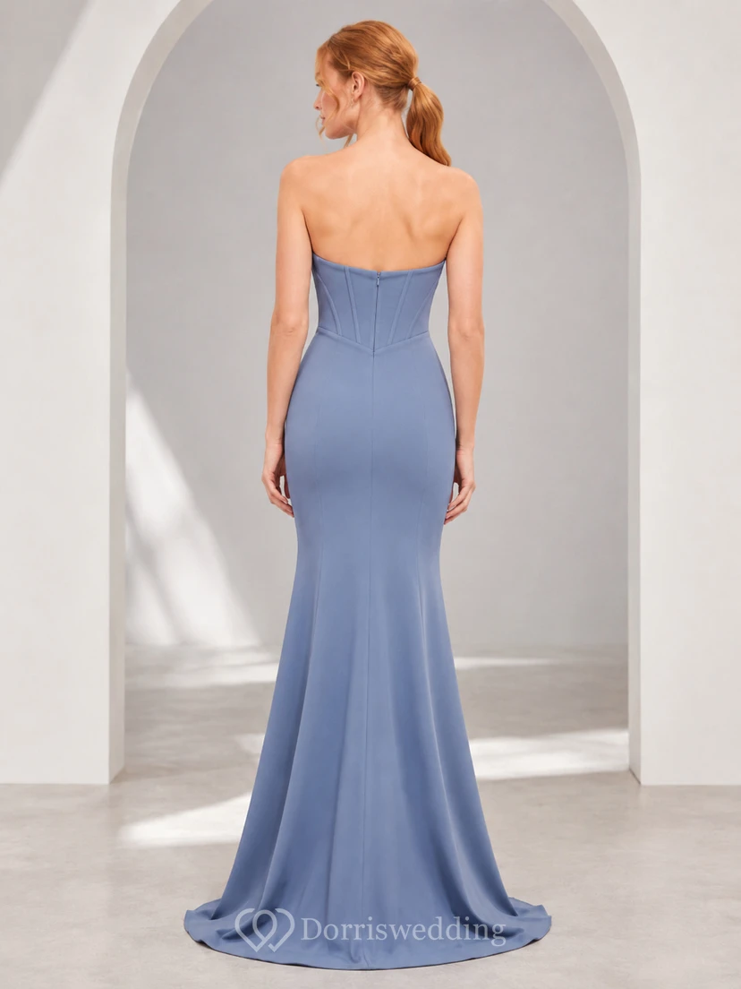 Stahlblaues, trägerloses Trompeten-Abendkleid aus Crêpe view 2