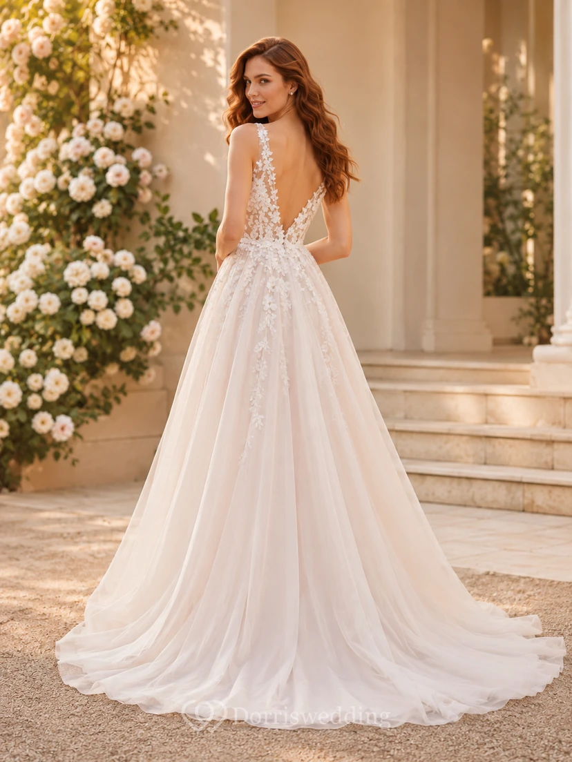 Robe de mariée sans manches en tulle fleuri à col en V et coupe trapèze, dos nu et traîne courte view 2