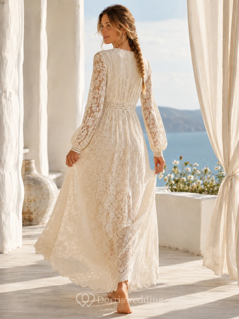 Robe de mariée bohème romantique en dentelle, col V, manches longues, coupe trapèze, longueur cheville, idéale pour un mariage à destination. view 2