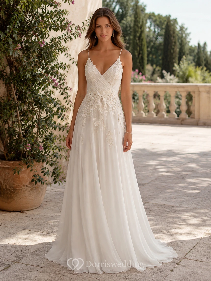 Robe de mariée trapèze en mousseline à fines bretelles et corsage en dentelle