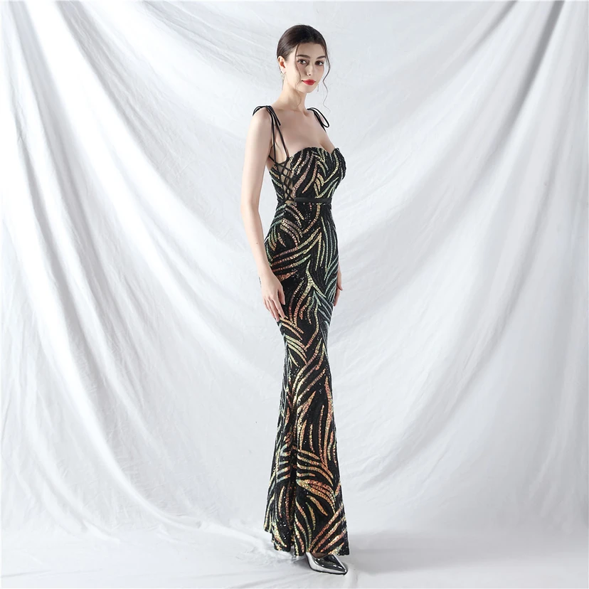 Vestido de noche con tirantes, top tipo tubo y lentejuelas apiladas encriptadas, con método de doble atado de cuerda. view 12