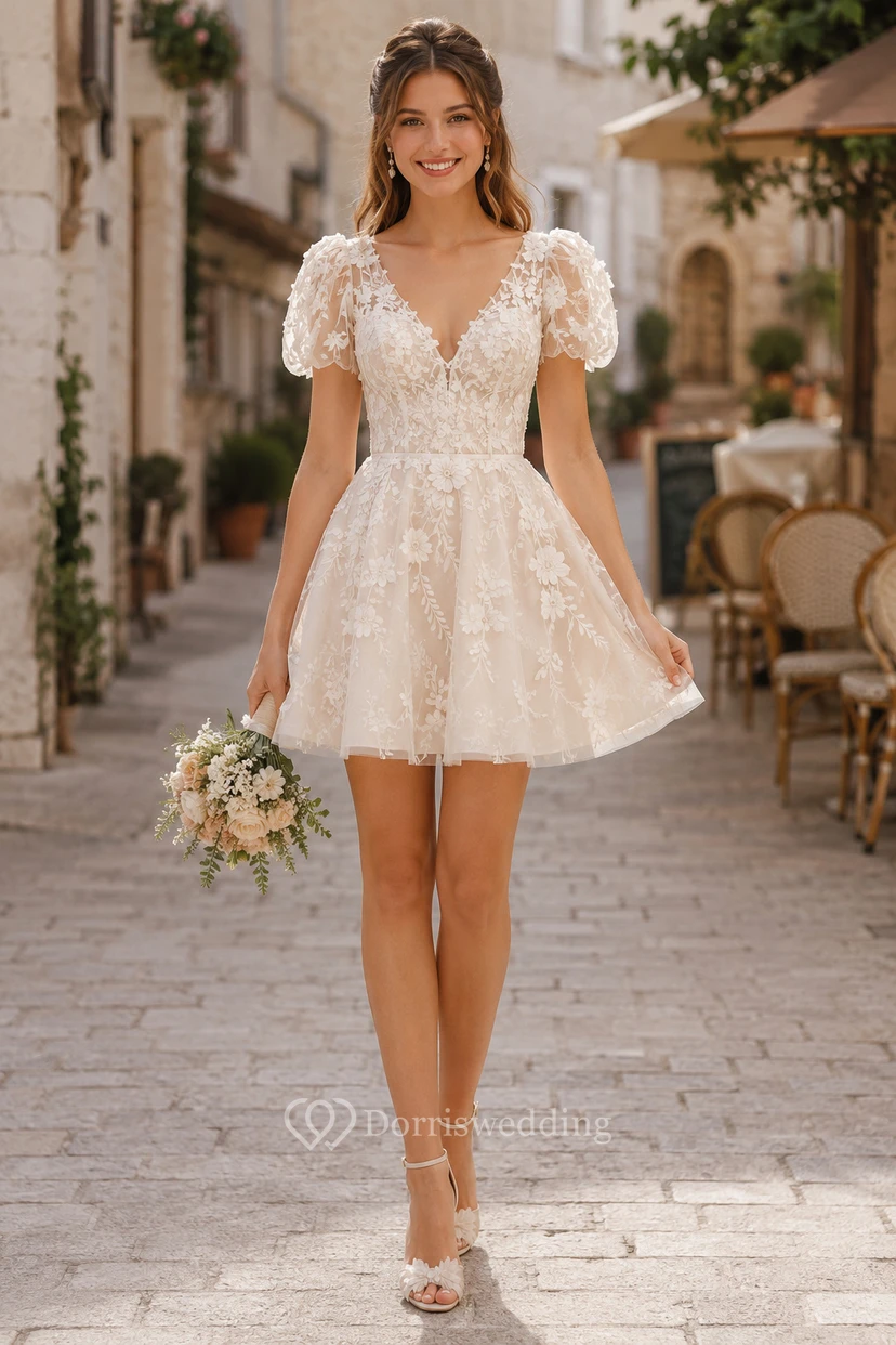 Robe de mariée courte en tulle et dentelle à col en V et manches bouffantes
