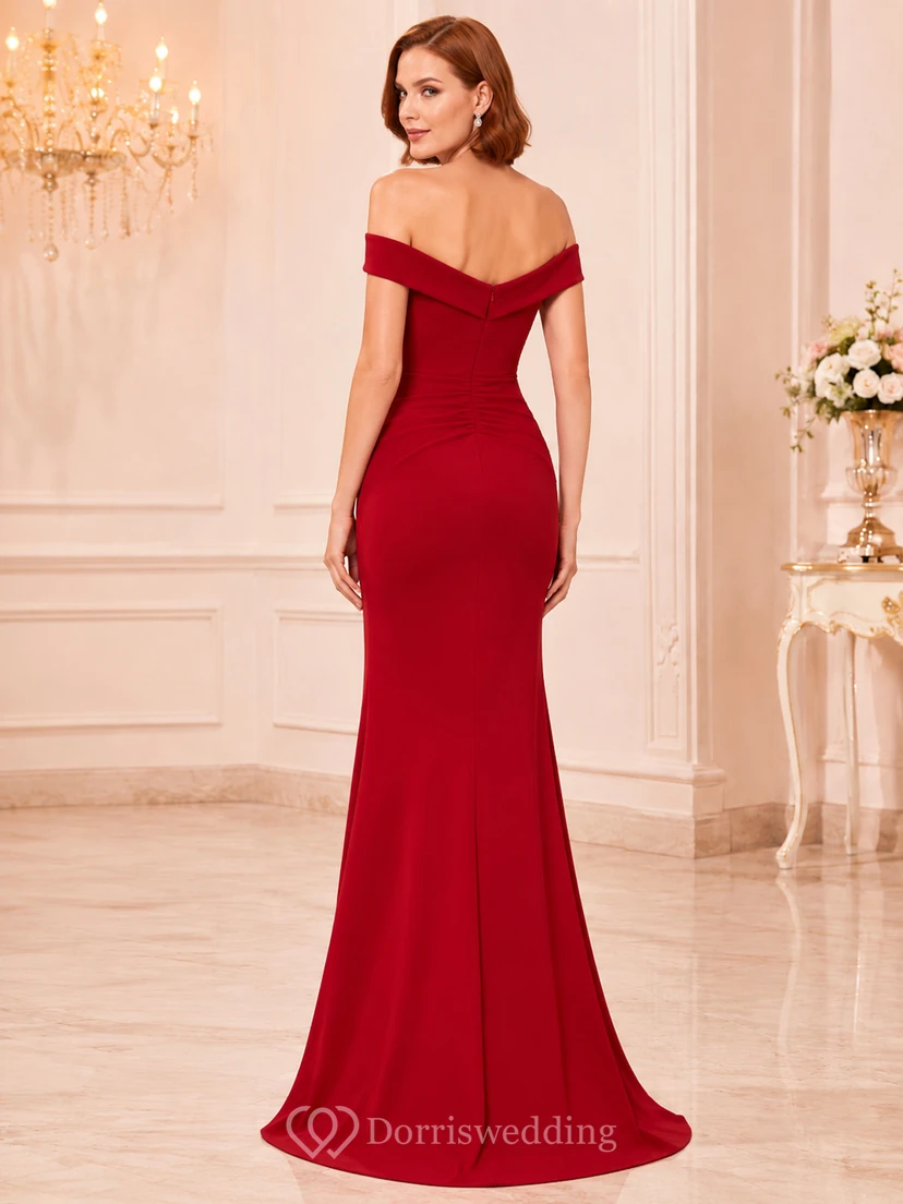 Vestido de sirena rojo de crepé con abertura y hombros descubiertos view 2