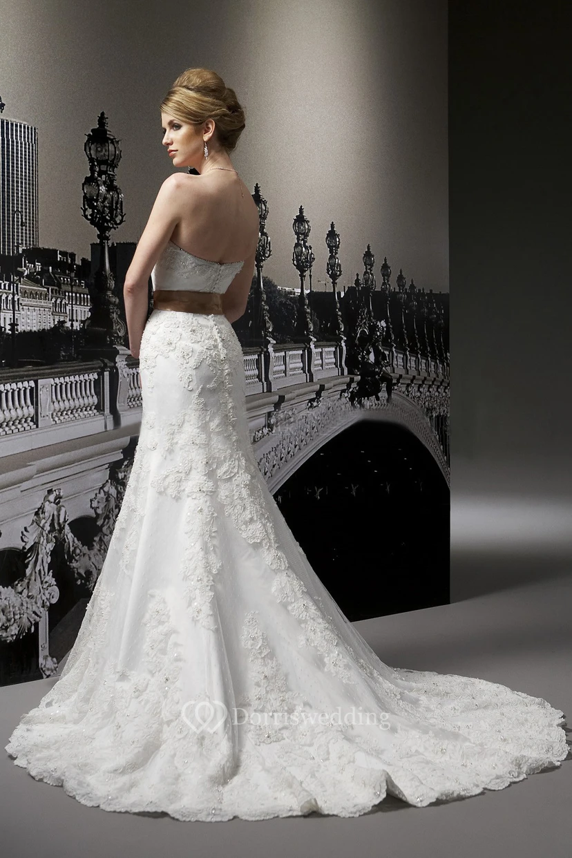 Short-Sleeved Mermaid Wedding Dress With Bow And Appliques view 2