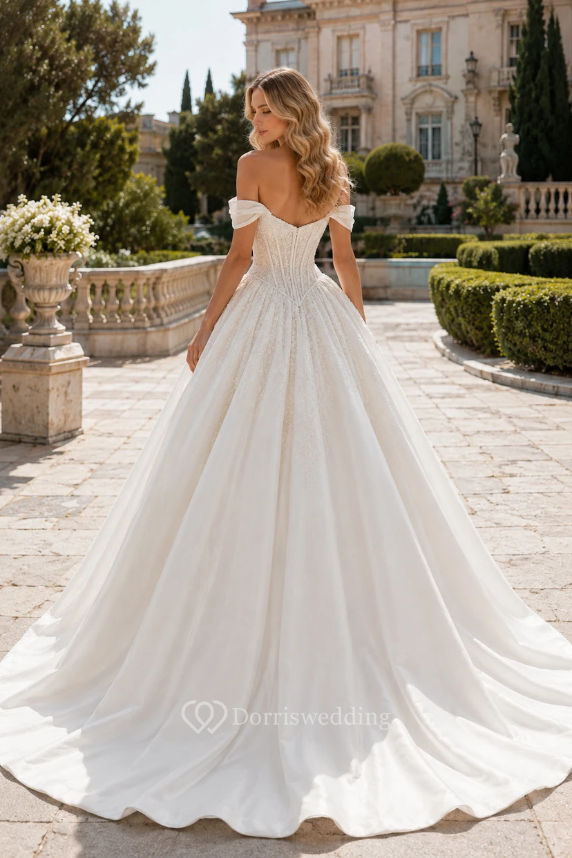 Robe de mariée de bal en satin à épaules dénudées avec corset en dentelle view 2
