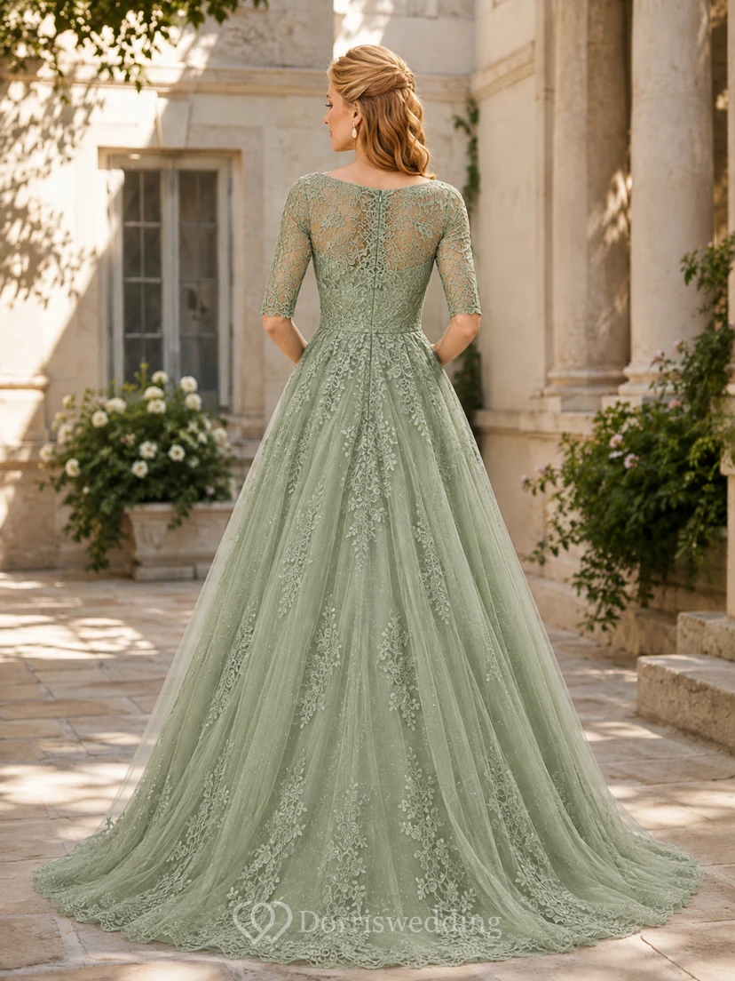 Vestido de gala clásico color celadón con escote barco, mangas cortas, encaje floral ilusión y tul, con cola larga. view 2