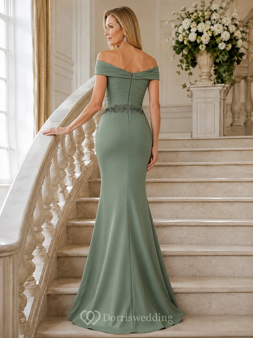 Vestido de novia largo hasta el suelo de satén celadón con hombros descubiertos, mangas cortas, cintura plisada y detalles de cuentas. view 2