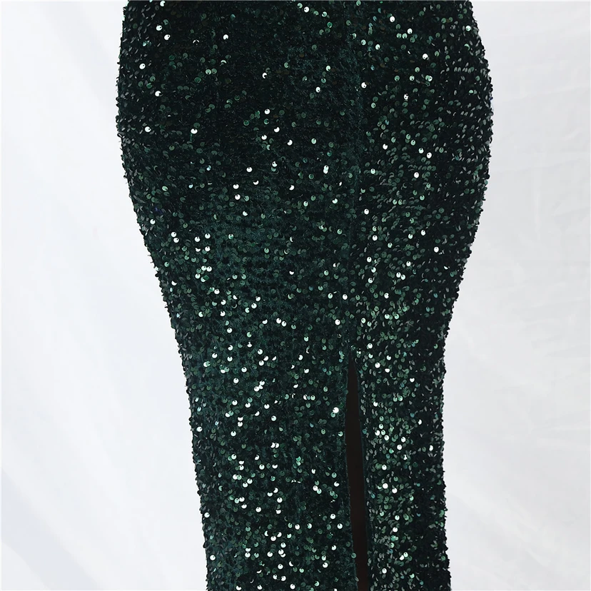 Handgefertigtes, perlenbesetztes Abendkleid aus Straußenfedern und Pailletten view 62