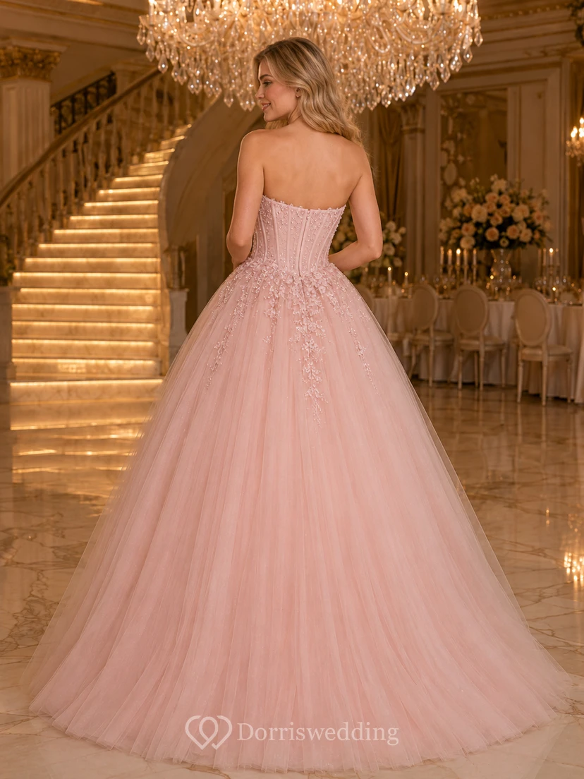 Vestido de quinceañera de gala sin tirantes con apliques de tul color rosa empolvado view 2