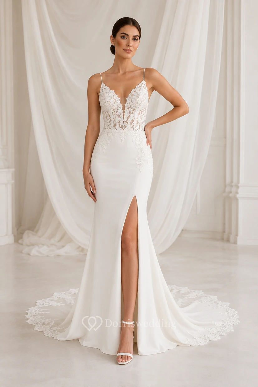 Robe fourreau de mariée en satin avec corsage en dentelle à col en V et fente sur le devant