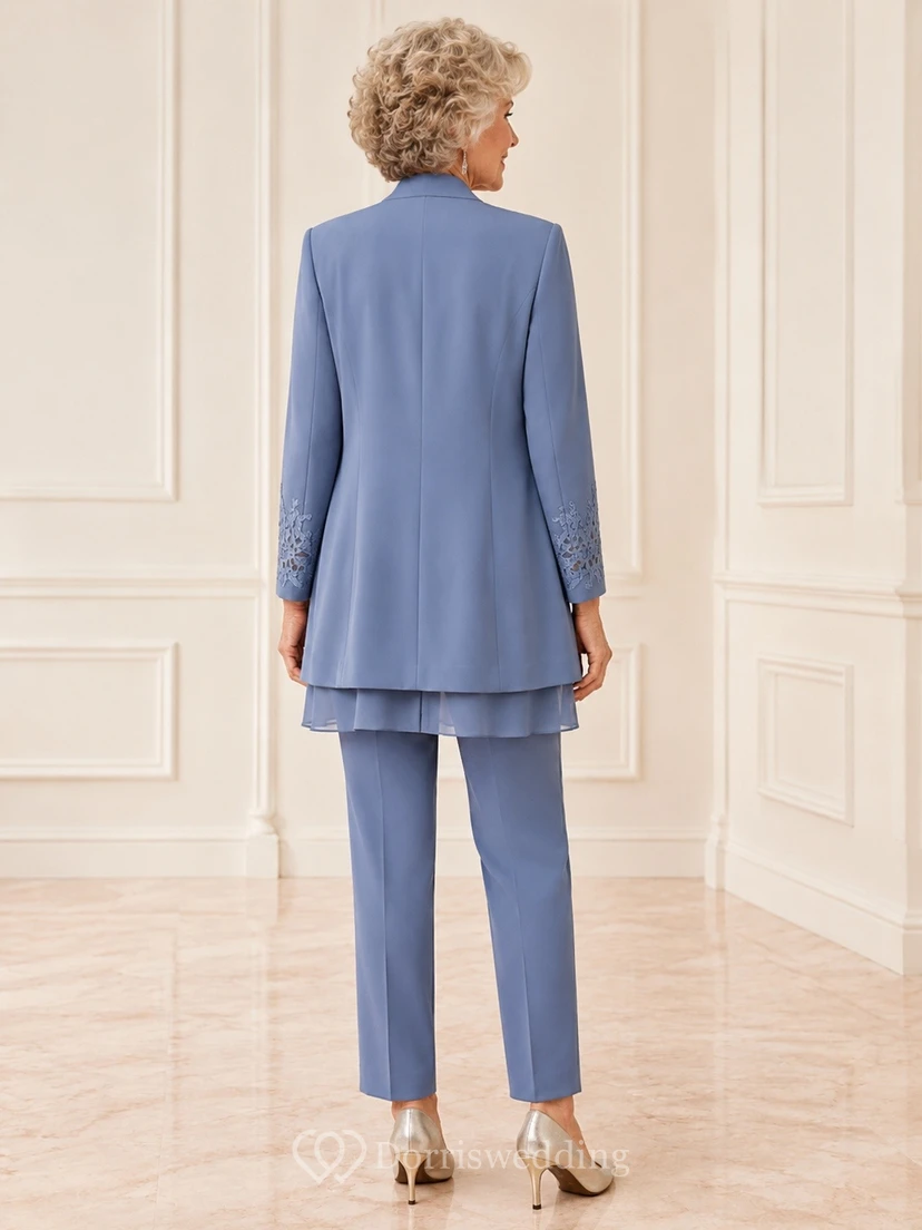 Traje formal de tres piezas para novias mayores modestas con chaqueta de apliques y pantalón para madres. view 2