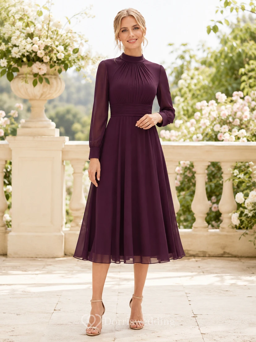 Robe midi plissée prune à col montant et manches transparentes