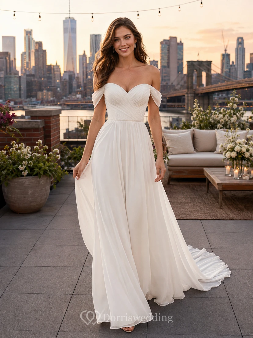 Robe de mariée romantique d'été en mousseline, élégante, épaules dénudées, coupe trapèze, idéale pour un mariage sur un toit-terrasse.