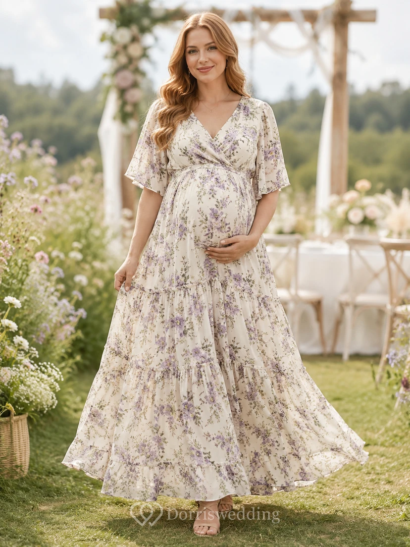 Robe longue de maternité à imprimé floral, idéale pour l'allaitement, avec col en V, manches papillon et volants.