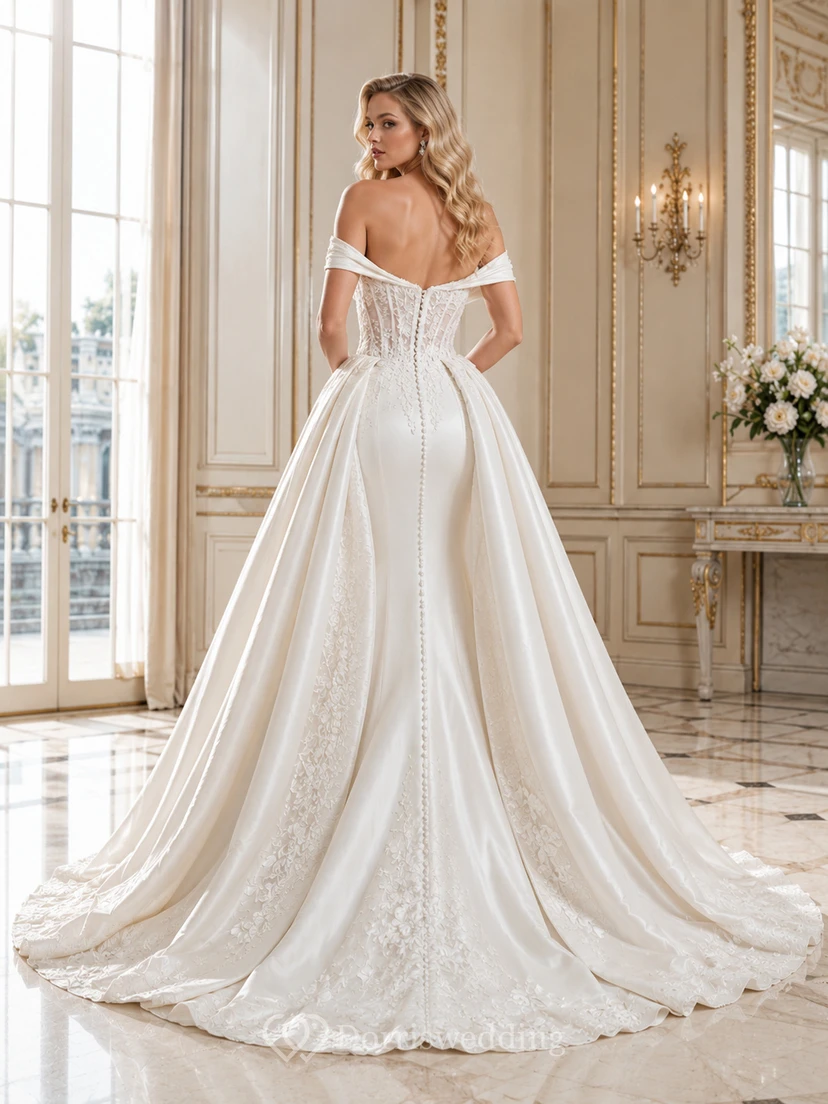 Robe de mariée en satin poli et dentelle, épaules dénudées, manches courtes, traîne chapelle, fermeture éclair au dos view 2
