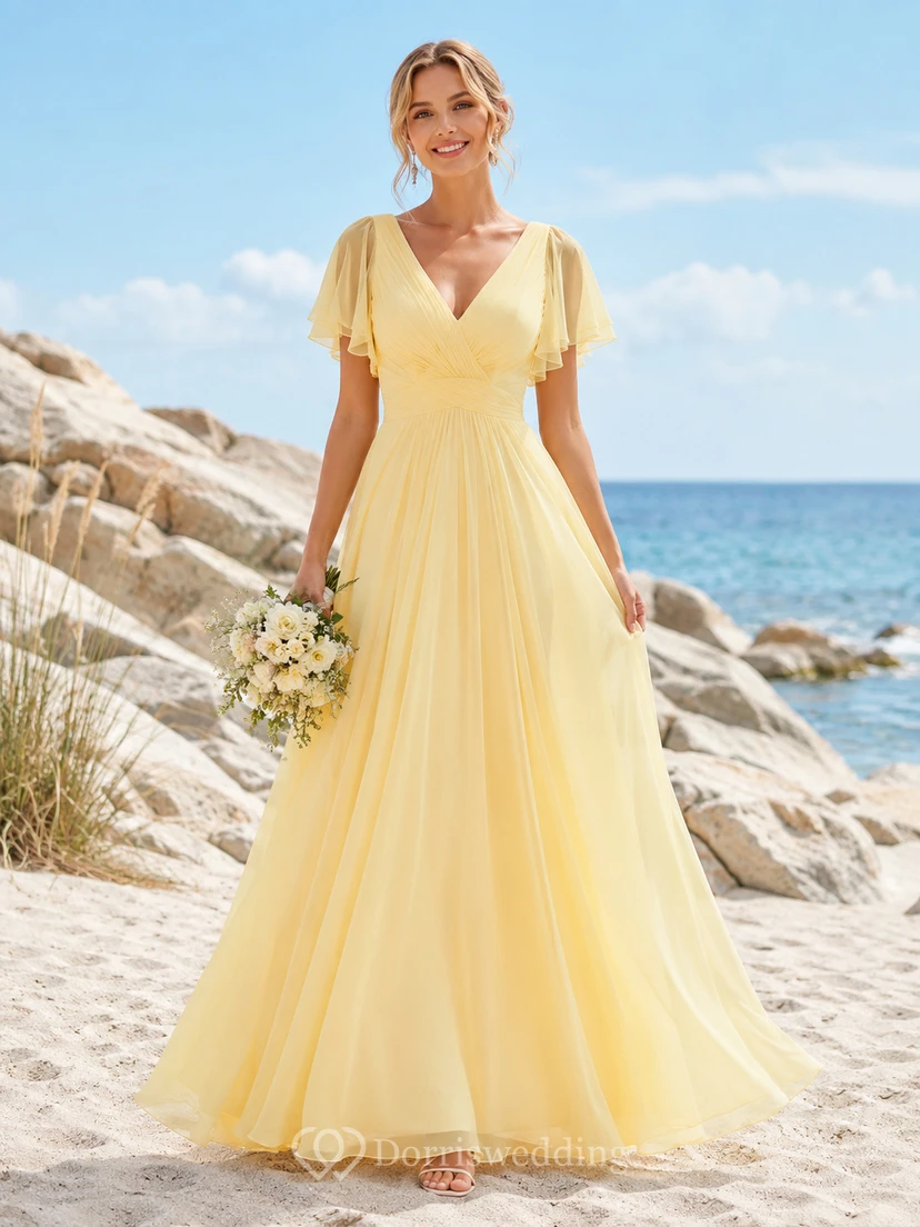 Vestido de novia de playa de gasa color amarillo pálido con escote en V profundo y mangas con volantes, corte en A
