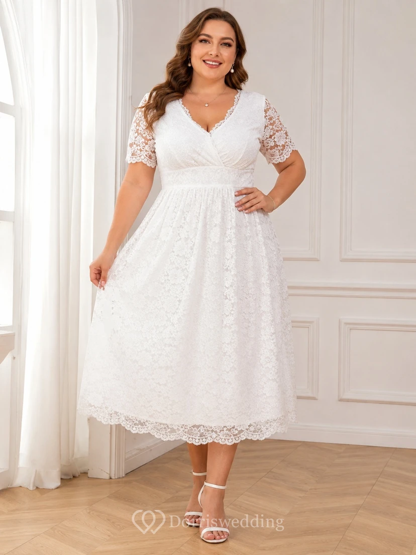 Robe blanche grande taille à col en V festonné, manches courtes, en dentelle, coupe trapèze, longueur thé view 2