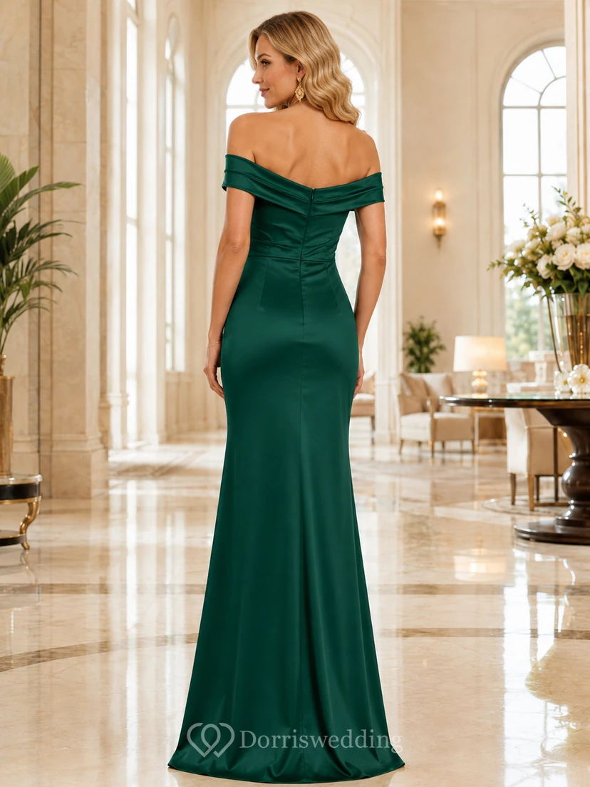 Robe de soirée fourreau vert foncé en satin froncé, épaules dénudées, pour réception view 2