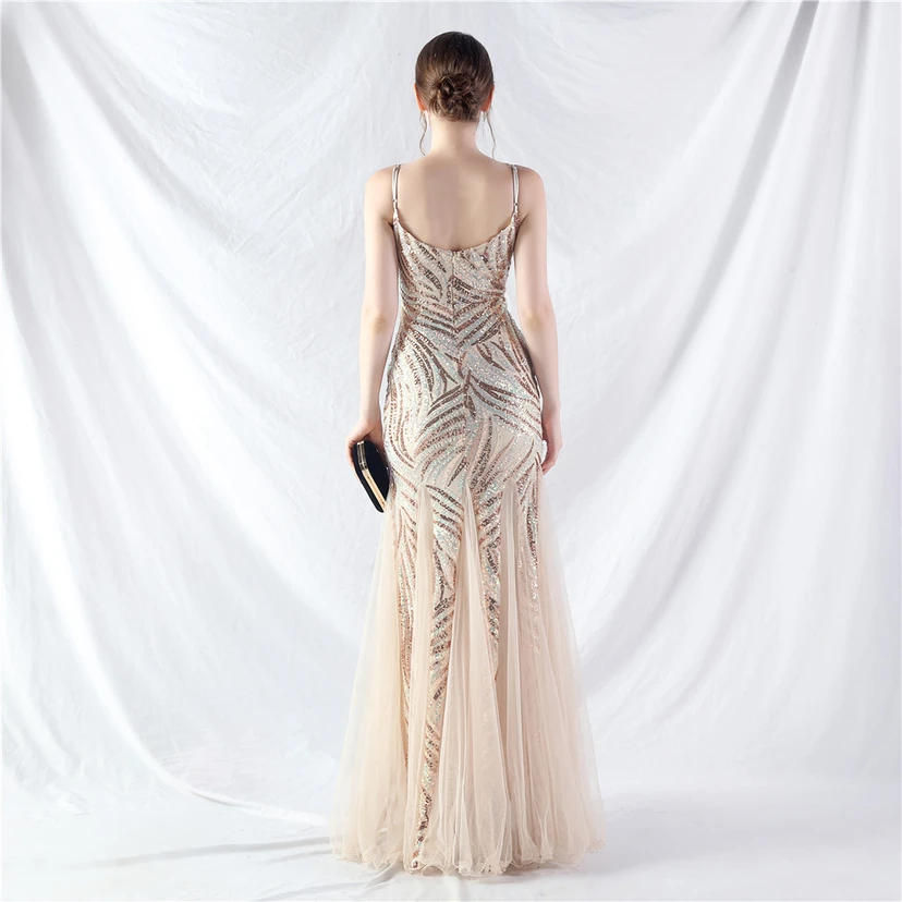 Paillettenbesetztes Abendkleid aus Netzstoff und Trägern view 69